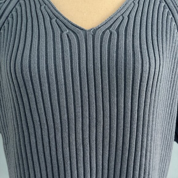 NWT Blue Sweater - Short Sleeves - V Neck - Ribbed - Size Large - Picture 2 of 4